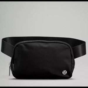 Lululemon everywhere belt bag BLACK